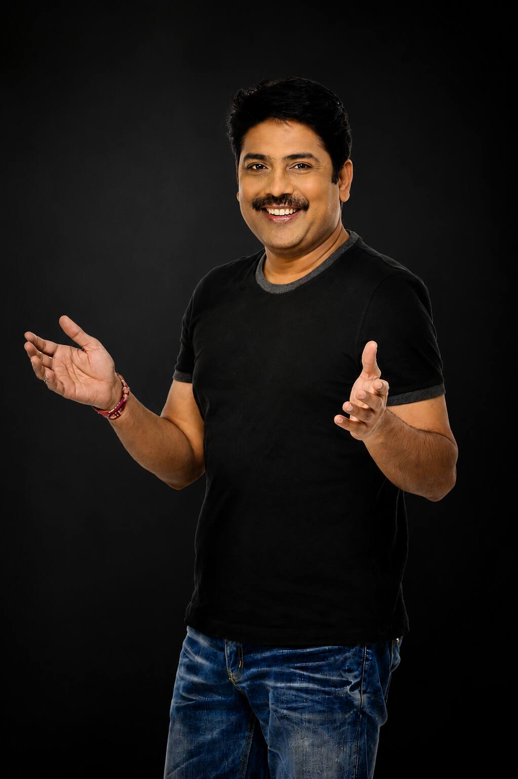 In this comedy show, Shailesh Lodha played the role of Jethalal's best friend Tarak Mehta. In the year 2022, he said goodbye to the show due to creative differences with the makers. Even after leaving the show, Shailesh Lodha is active in TV and literature world. He has hosted shows like 'Wah Bhai Wah' and keeps participating in poet conferences organized in the country and abroad.