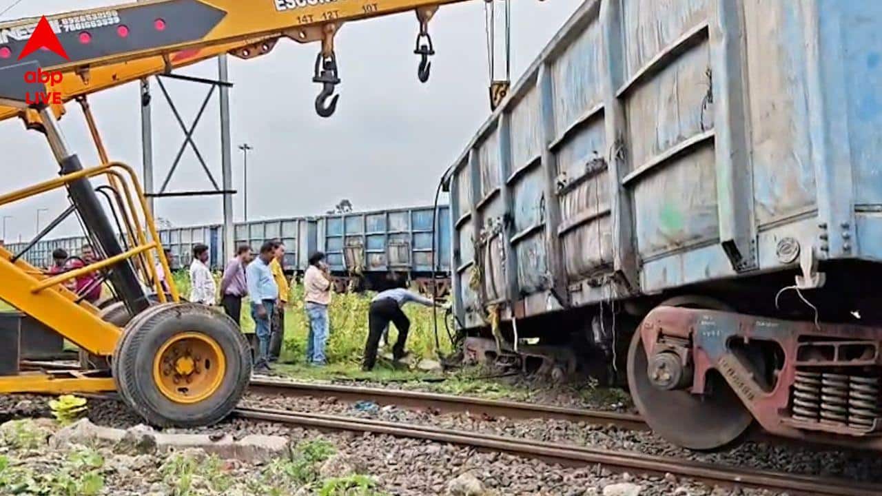 Train Derailment: বহরমপুরে ট্রেন দুর্ঘটনার পর এবার হলদিয়ায় লাইনচ্যুত মালগাড়ি, পরপর রেল দুর্ঘটনা রাজ্যে