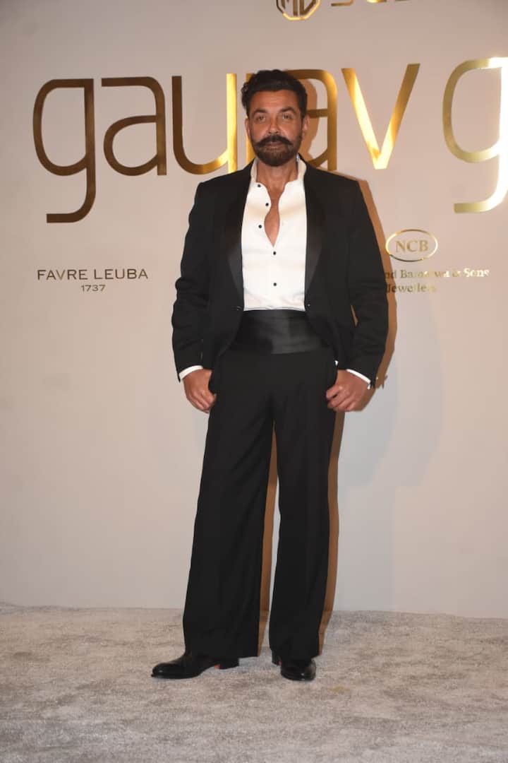 Bobby Deol took a grand entry in the event. He posed fiercely for the paparazzi.