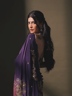 Shruti Haasan: శారీలో శృతి హాసన్... అందంగా, అణుకువగా!