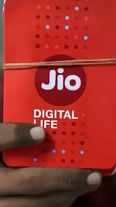 जियो का हर ग्राहक महीने में कितने GB डेटा इस्तेमाल कर रहा?