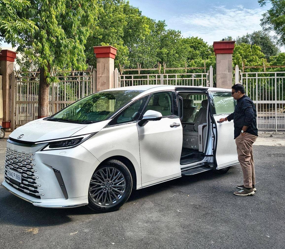 Lexus LM 350h Review: விமானமே தோத்துரும்..முதல்வர் விஜயின் Most Fav, சொகுசின் உச்சம்- லெக்சஸ் சாரில் இவ்ளோ அம்சங்களா?