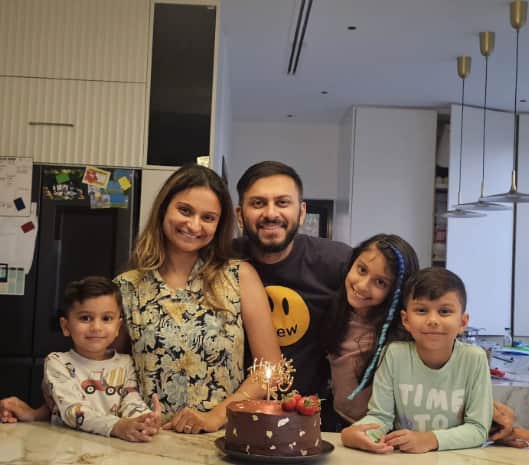 Dimpy Ganguly's first marriage was with Rahul Mahajan, which did not last long. Later she married Rohit Roy for the second time and is living a luxurious life in Dubai with her 3 children.