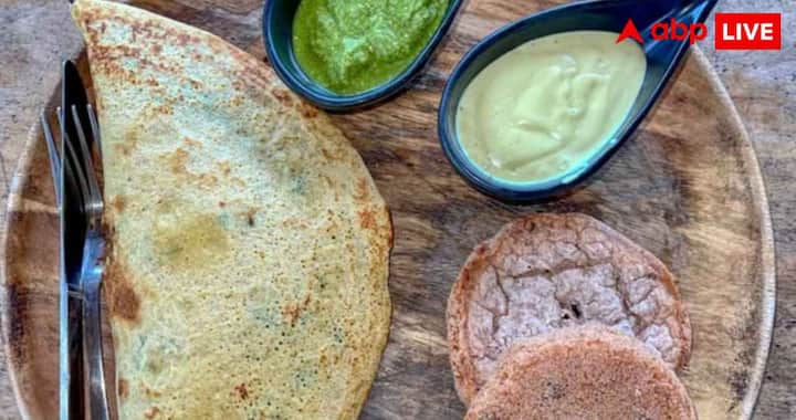 If you are bored of eating gram flour or semolina cheela every day, then try making rice cheela this time. For this, grind the remaining rice in a mixer. Prepare a thick batter by adding finely chopped onion, green chillies, green coriander and spices to it. Now apply some oil on the pan, spread this batter like cheela and cook till it turns golden from both the sides. Lightly crisp from outside and soft from inside, this cheela is liked by both children and adults. It can be served with green chutney or tomato sauce.