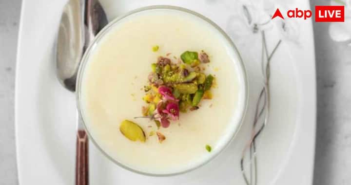 Tasty kheer can also be made from leftover rice. For this, cook the rice thoroughly in milk on low flame and then add cardamom, some sugar or jaggery as per taste. Finally, sprinkle chopped almonds and pistachios on top and serve. This sweet dish is tasty to eat and it provides calcium from milk, energy from rice and many essential nutrients from dry fruits.