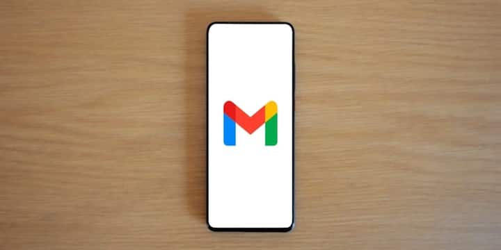आपको बता दें कि Gmail में कई सारे AI बेस्ड Smart Features मौजूद हैं जो आपके ईमेल से जुड़ी जानकारी का इस्तेमाल करके आपको कई सारी सुविधाएं उपलब्ध कराते हैं जिससे आपका काम पहले से ज्यादा आसान हो जाता है. अब इन सुविधाओं को देने के लिए गूगल आपके जीमेल की जानकारी का इस्तेमाल करता है. हालांकि, ऐसा करने से आप गूगल को रोक भी सकते हैं.