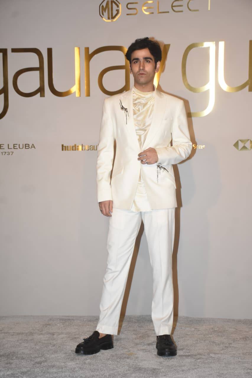 Actor Govinda's son Yashvardhan Ahuja also became a part of this event. During this time, he was seen in all white shirt look and also posed for the paps.