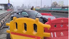 Mumbai Porsche Car Accident : मुंबईच्या कोस्टल रोडवर पोर्शे कारचा अपघात; नियंत्रण सुटल्याने कार थेट दुभाजकावर आदळली, एअरबॅगही उघडल्या
