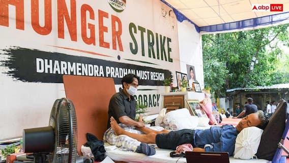 Sonam Wangchuk Hunger Strike: क्या सोनम वांगचुक को जबरन खाना खिला सकती है सरकार, क्या कहता है कानून? Sonam Wangchuk Hunger Strike: क्या सोनम वांगचुक को जबरन खाना खिला सकती है सरकार, क्या कहता है कानून?