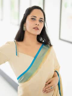 Anasuya Bharadwaj : చీరలో అనసూయ... అందమే అసూయ పడేలా...