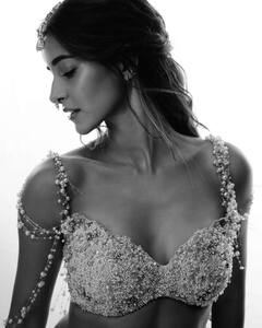Ananya Panday : అందాల అనన్య... బోల్డ్ లుక్‌లో లైగర్ బ్యూటీ - బ్లాక్ అండ్ వైట్ విత్ కలర్ ట్రెండీ ఫోటోస్
