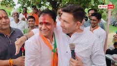 दतिया उपचुनाव: कांग्रेस नेता जीतू पटवारी की सभा में पहुंचे भाजपा उम्मीदवार, मंच से बोले- BJP को दें आशीर्वाद