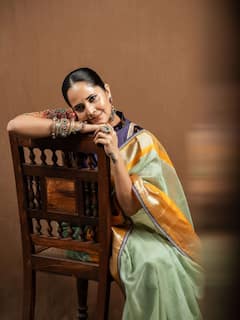 Anasuya Bharadwaj : అందానికే అ(న)సూయ - ఆరు గజాల చీరతో పాటు శతాబ్దాల ఆత్మవిశ్వాసం... దేవకన్యే దిగివచ్చిందా?