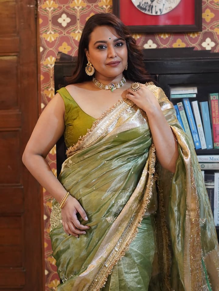 Actress and activist Swara Bhaskar had participated in the 'Cockroach Janata Party' (CJP) protest at Delhi's Jantar Mantar. He also met Sonam Wangchuk.