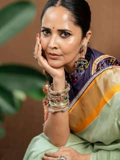 Anasuya Bharadwaj : అందానికే అ(న)సూయ - ఆరు గజాల చీరతో పాటు శతాబ్దాల ఆత్మవిశ్వాసం... దేవకన్యే దిగివచ్చిందా?