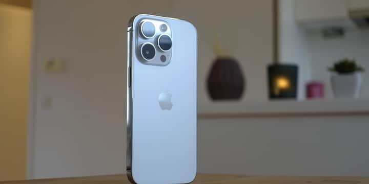 Apart from this, if your electric car is connected to iPhone and Apple's system, then Siri can also tell you information related to its battery. Like how much battery is left in my car? Or is the car charging? With this, necessary information is available even without opening a separate app.
