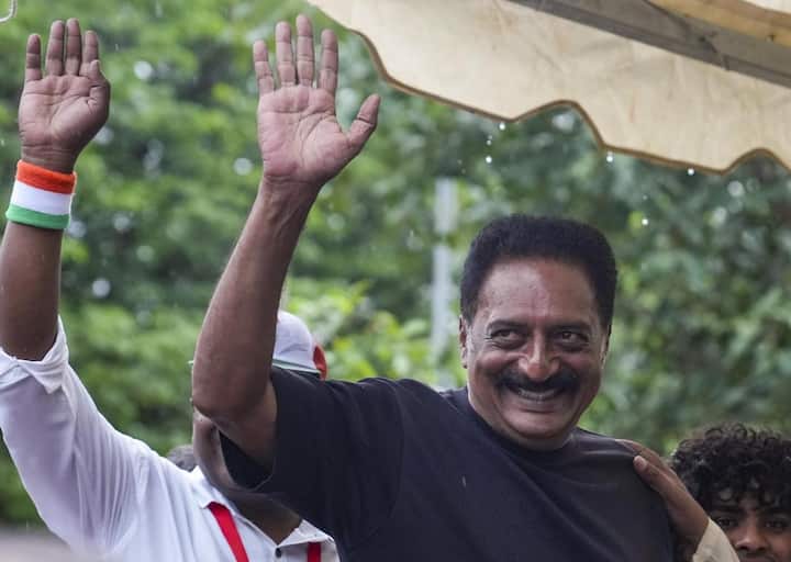 दिल्लीच्या जंतरमंतरवर सुरू असलेल्या आंदोलनात शबाना आझमी, प्रकाश राज,  कुणाल कामरा आणि स्वरा भास्कर यांची हजेरी पाहायला मिळाली.   पुनम पांडे देखील या आंदोलनात सहभागी झाली होती.