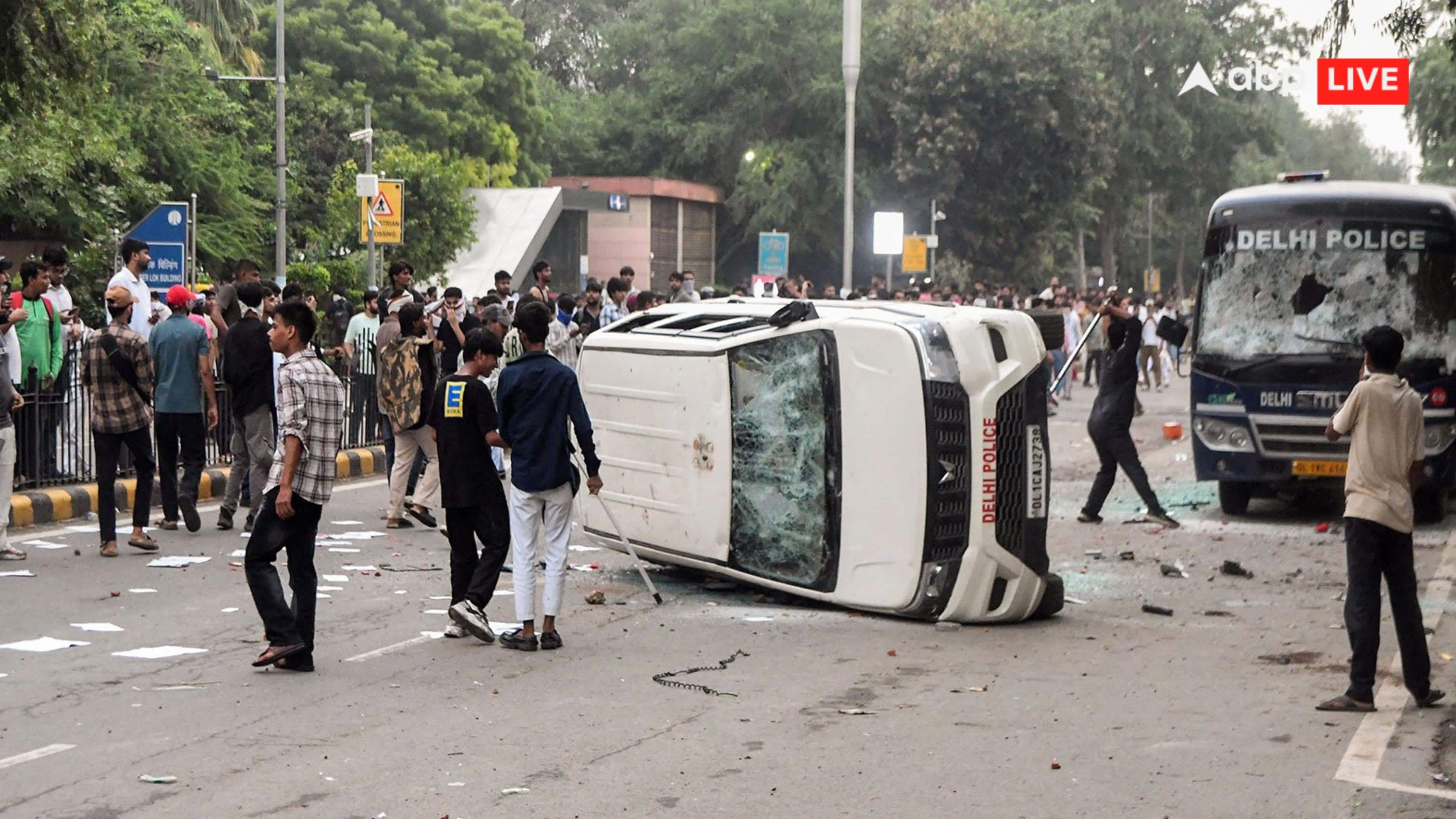 Protestors vandalized Delhi Police vehicles