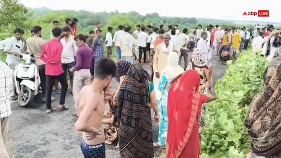 Mahoba News: नहर में नहाने गया युवक तेज बहाव में बहा, 7 घंटे बाद भी सुराग नहीं; परिजनों ने जाम की सड़क Mahoba News: नहर में नहाने गया युवक तेज बहाव में बहा, 7 घंटे बाद भी सुराग नहीं; परिजनों ने जाम की सड़क