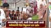अमरावतीतून वारी, काठी टेकत आली 80 वर्षांची आजी; कलेक्टरांनी दिलं विठ्ठलाचं VIP दर्शन, पुंडलिकाची आठवण