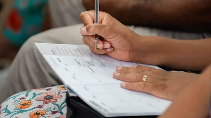 वहीं आमतौर पर उन कर्मचारियों के लिए पीआईपी लागू किया जाता है, जो लगातार तय टारगेट पूरे नहीं कर पा रहे हो या फिर जिनके काम की क्वालिटी कम हो. पीआईपी केवल कर्मचारी के खराब प्रदर्शन के मामलों में ही इस्तेमाल किया जाता है. अगर किसी कर्मचारी का व्यवहार अनुशासनहीनता, धोखाधड़ी, उत्पीड़न या गंभीर नियम उल्लंघन से जुड़ा हो तो ऐसे मामलों में कंपनियां आमतौर पर पीआईपी के बजाय अलग अनुशासनात्मक कार्रवाई करती है.  