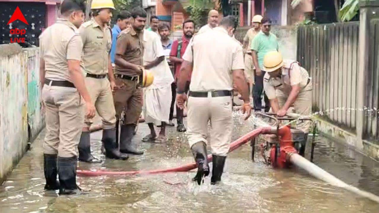 Heavy Rain In Raiganj : আগুন নেভাতে নয় ; জমা জল বের করতে এবার মাঠে দমকল