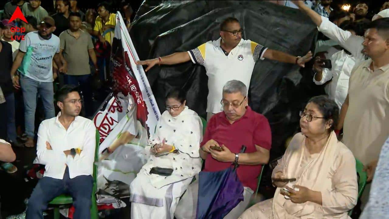 21 July Rally : মাঝরাত থেকে বিড়লা প্ল্যানেটোরিয়ামের সভাস্থলে বসে মমতা, ২১ জুলাই সমাবেশের আগে বিস্তর অভিযোগ...