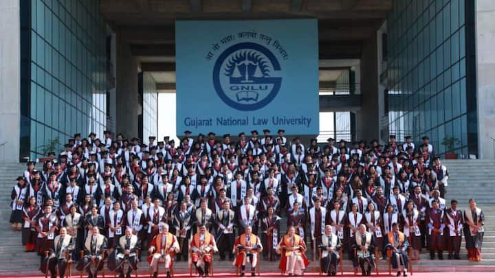 पांचवें स्थान पर गुजरात नेशनल लॉ यूनिवर्सिटी (GNLU), गांधीनगर है. यह कॉलेज भी छात्रों के बीच काफी चर्चा में रहता है साथ ही पसंद भी किया जाता है. यहां से पढ़ाई करने के बाद छात्रों को कानूनी क्षेत्र में करियर बनाने के अच्छे मौके मिलते हैं.