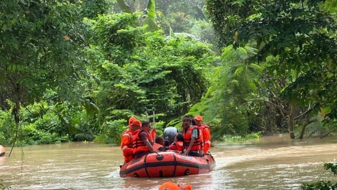Assam Floods Affect Over 3.6 Lakh People, Several Trains Cancelled; Army Leads Rescue Ops Assam Floods Affect Over 3.6 Lakh People, Several Trains Cancelled; Army Leads Rescue Ops