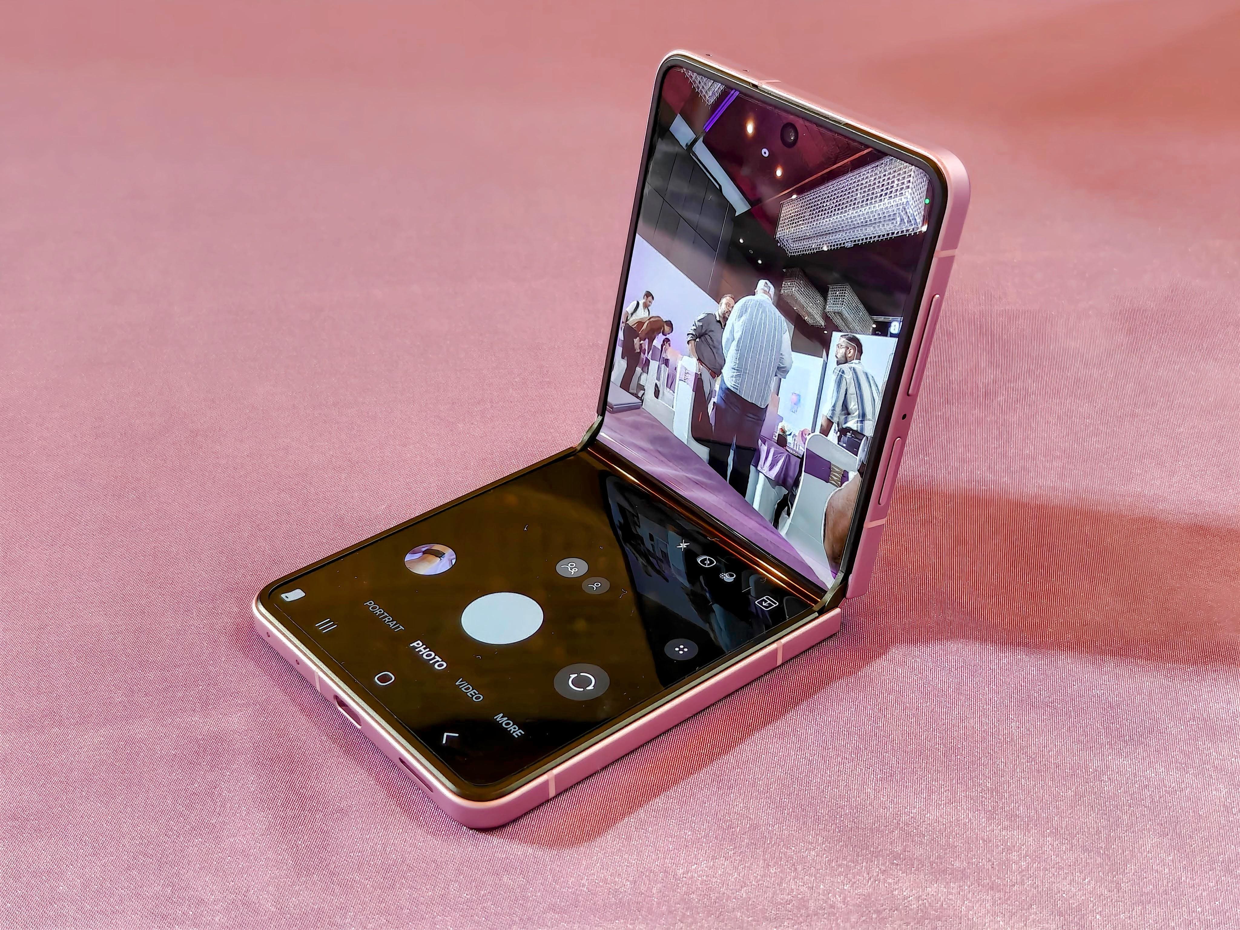 Samsung Galaxy Z Flip 8 First Impressions: Cover Screen Finally Grows Up