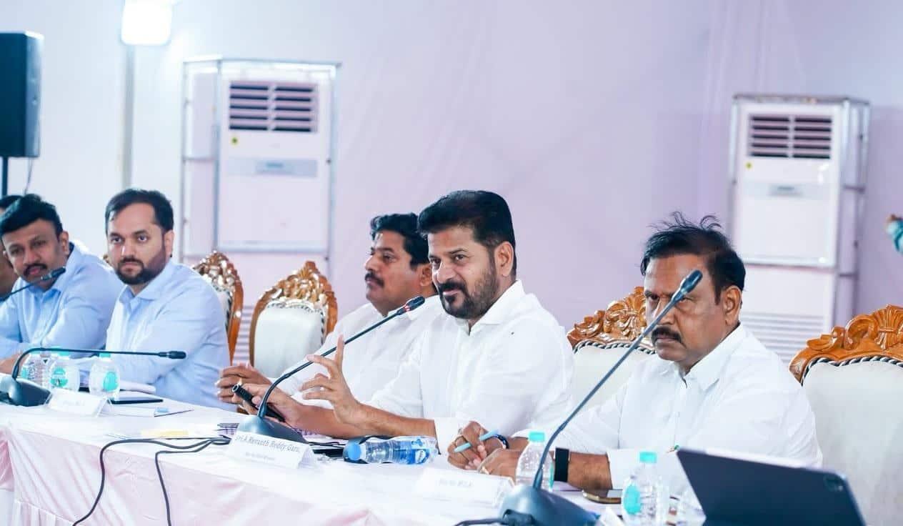 CM Revanth Reddy: హకీంపేట ఎడ్యుకేషన్ హబ్ పనుల ఆలస్యంపై సీఎం రేవంత్ రెడ్డి ఆగ్రహం.. అధికారులకు వార్నింగ్