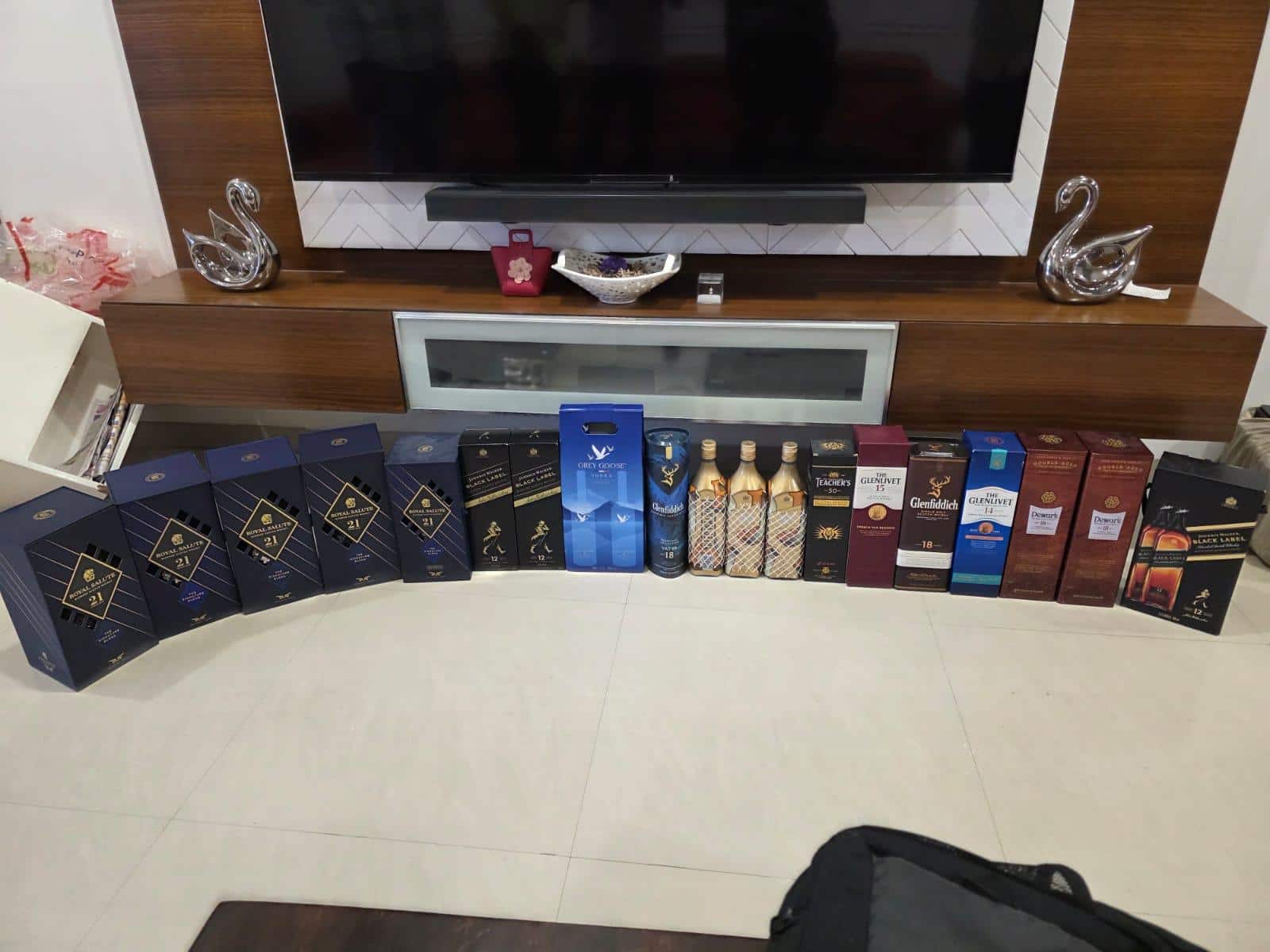 Telangana ACB Raids: తెలంగాణ రెడ్కో డీఈ నివాసం, బంధువుల ఇళ్లల్లో ఏసీబీ తనిఖీలు.. భారీగా ఆస్తులు గుర్తింపు!