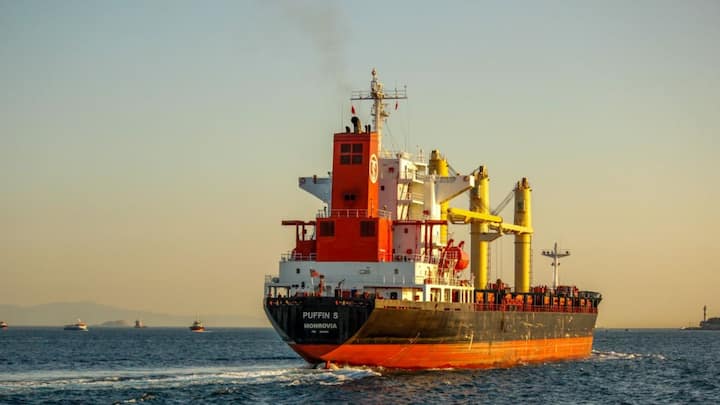 About 1.9 million seafarers work in the global shipping industry, while 80 to 90 percent of the world's trade is transported by sea. In such a situation, the demand for trained Indian officers remains constant. If you also want to make a career in this field, then today let us tell you things related to qualification, course, admission process, salary and job opportunities.