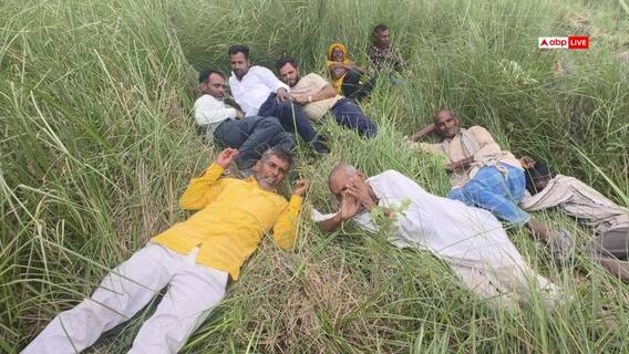 Basti News: बस्ती में चरागाह की जमीन का फर्जी पट्टा, कब्जा रोकने के लिए 100 साल पुरानी जमीन पर लेटे ग्रामीण Basti News: बस्ती में चरागाह की जमीन का फर्जी पट्टा, कब्जा रोकने के लिए 100 साल पुरानी जमीन पर लेटे ग्रामीण