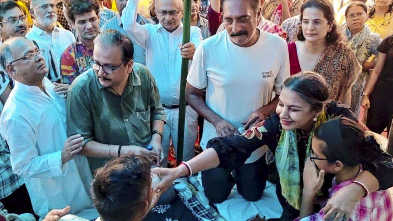 CJP प्रोटेस्ट के दौरान Shabana Azmi को आया अस्थमा अटैक, आंसू गैस के धुएं से बिगड़ी तबीयत