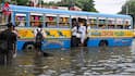 Kolkata Rain: ঝেঁপে বৃষ্টিতে জমা জল সঙ্গে খানাখন্দ, কলকাতার রাস্তায় কোন গাড়ি ভরসা দেবে আপনাকে?