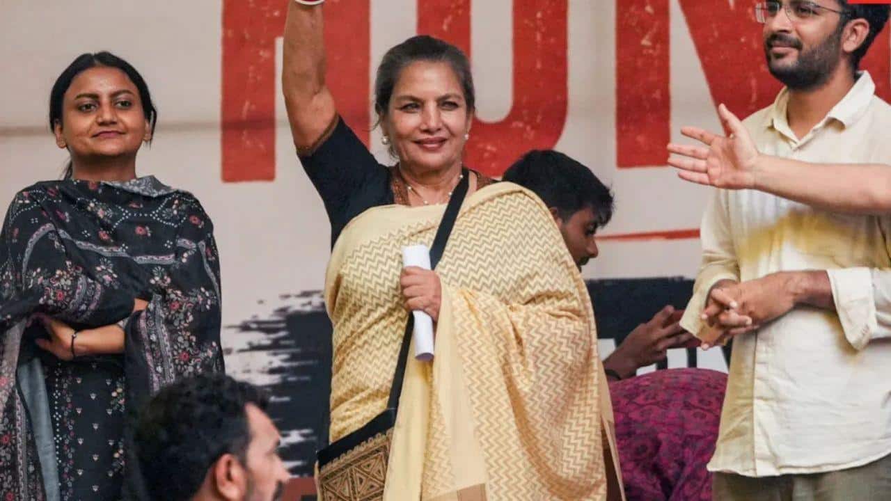 CJP प्रोटेस्ट के दौरान Shabana Azmi को आया अस्थमा अटैक, आंसू गैस के धुएं से बिगड़ी तबीयत
