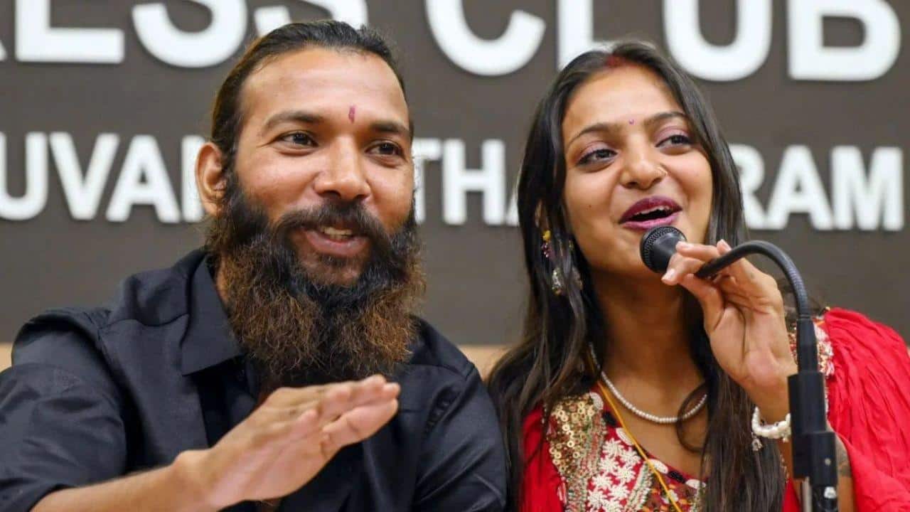 अब कहां हैं महाकुंभ 'वायरल गर्ल' मोनालिसा? हाई कोर्ट ने क्यों दिया पुलिस सुरक्षा देने का आदेश, जानें बड़ी वजह