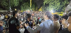 Uddhav Thackeray Abhijeet Dipke CJP Protest Delhi Jantar Mantar: मिठी मारली, पाठ थोपटली...; अभिजीत दीपके हात पकडून उद्धव ठाकरेंना मंचावर घेऊन आले, Photo