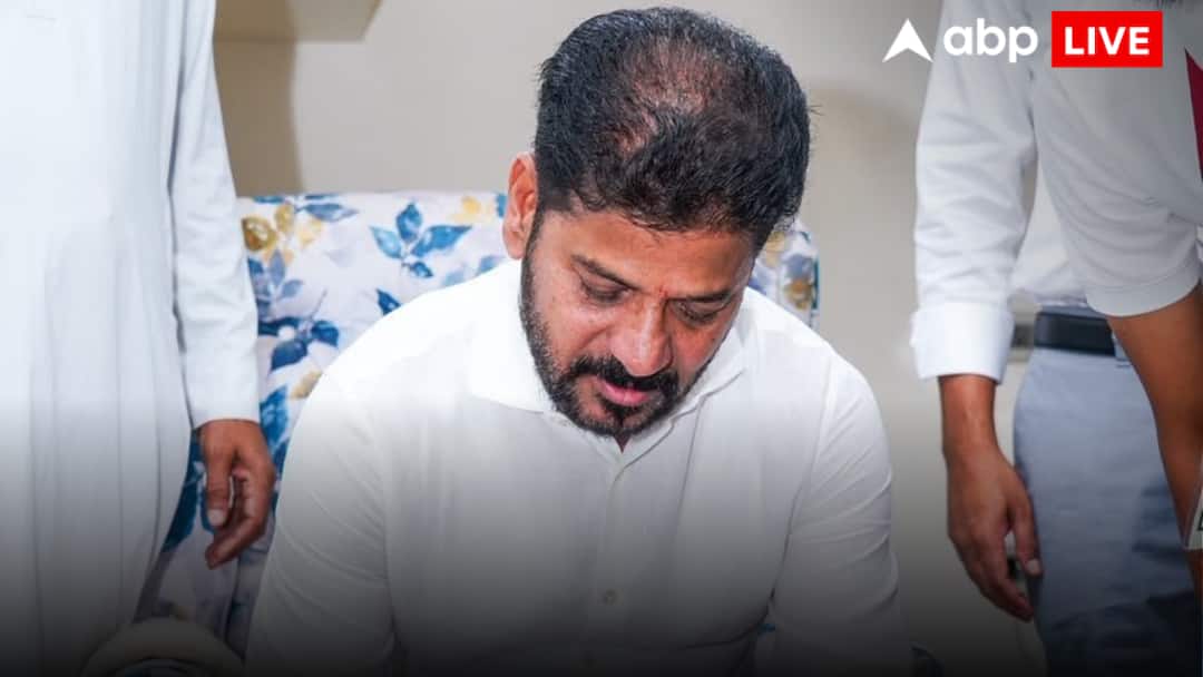 Telangana Voter List: तेलंगाना में वोटर लिस्ट SIR के तहत CM रेवंत रेड्डी ने भरा फॉर्म, लोगों से किया समय पर वेरिफिकेशन कराने की अपील