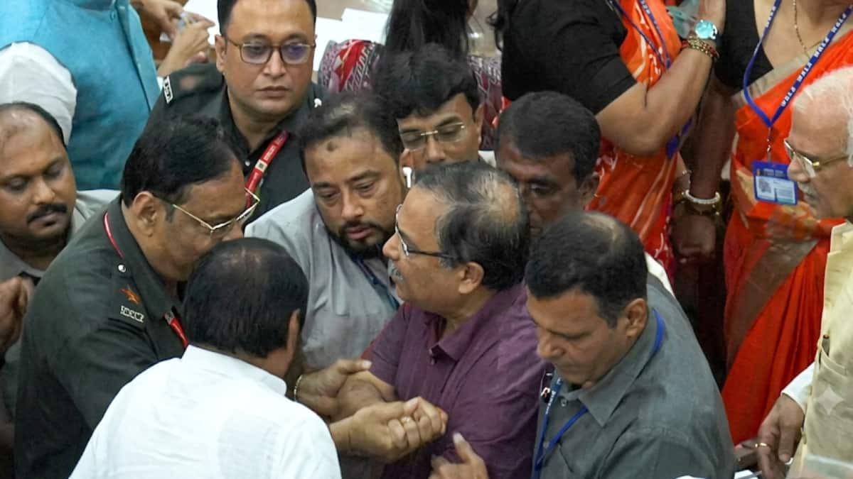 Chaos Rocks Bengal Assembly; Kunal Ghosh Marshalled Out After Clash With TMC MLA Akhruzzaman