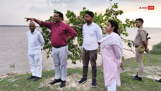 गोंडा में खतरे के निशान से ऊपर बह रही घाघरा नदी, तेज बहाव के कारण तटों का हो रहा कटान गोंडा में खतरे के निशान से ऊपर बह रही घाघरा नदी, तेज बहाव के कारण तटों का हो रहा कटान