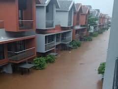 Valsad Rain: વલસાડમાં ઔરંગા નદીનો કહેર, નીચાણવાળા વિસ્તારો પાણીમાં ગરકાવ, જુઓ તસવીરો