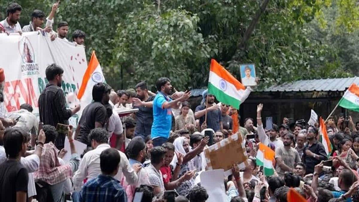 நீட் தேர்வு விவகாரம்: டெல்லியில் போராட்டம் தீவிரம்.. தேசிய பாதுகாப்பு சட்டம் அமல்? முழு விவரம்!