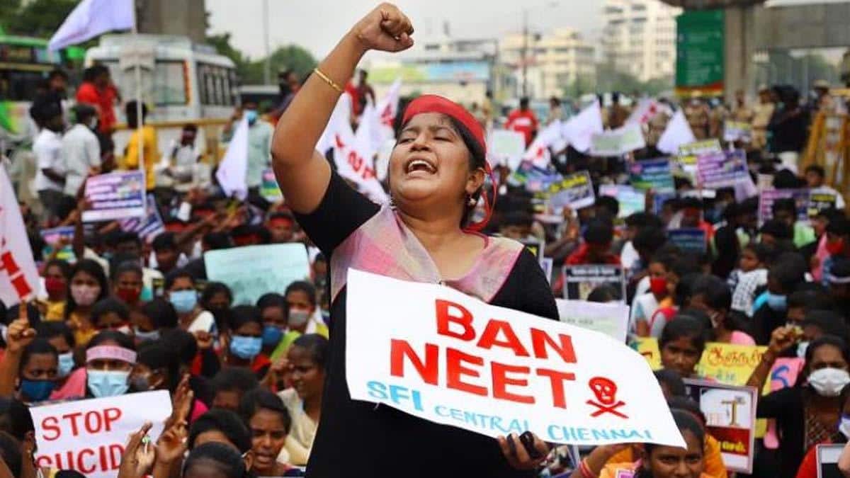 நீட் தேர்வு விவகாரம்: டெல்லியில் போராட்டம் தீவிரம்.. தேசிய பாதுகாப்பு சட்டம் அமல்? முழு விவரம்!