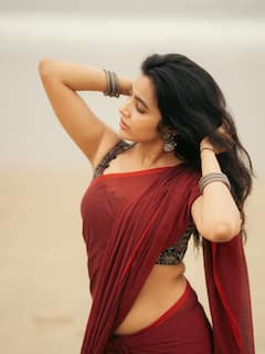Shivani Nagaram: శారీలో శివానీ నాగారం... సముద్ర తీరంలో అందాల భామ హొయలు