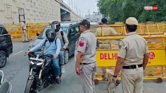 दिल्ली-नोएडा बॉर्डर पर सघन चेकिंग, जंतर-मंतर प्रदर्शन के बीच हर संदिग्ध गाड़ी चेक कर रही पुलिस दिल्ली-नोएडा बॉर्डर पर सघन चेकिंग, जंतर-मंतर प्रदर्शन के बीच हर संदिग्ध गाड़ी चेक कर रही पुलिस