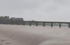 Photos Rain: ગુજરાતમાં 24 કલાકમાં 213 તાલુકામાં મેઘતાંડવ, પૂર્ણા નદીમાં પૂરથી નવસારી અને તાપીમાં હાહાકાર