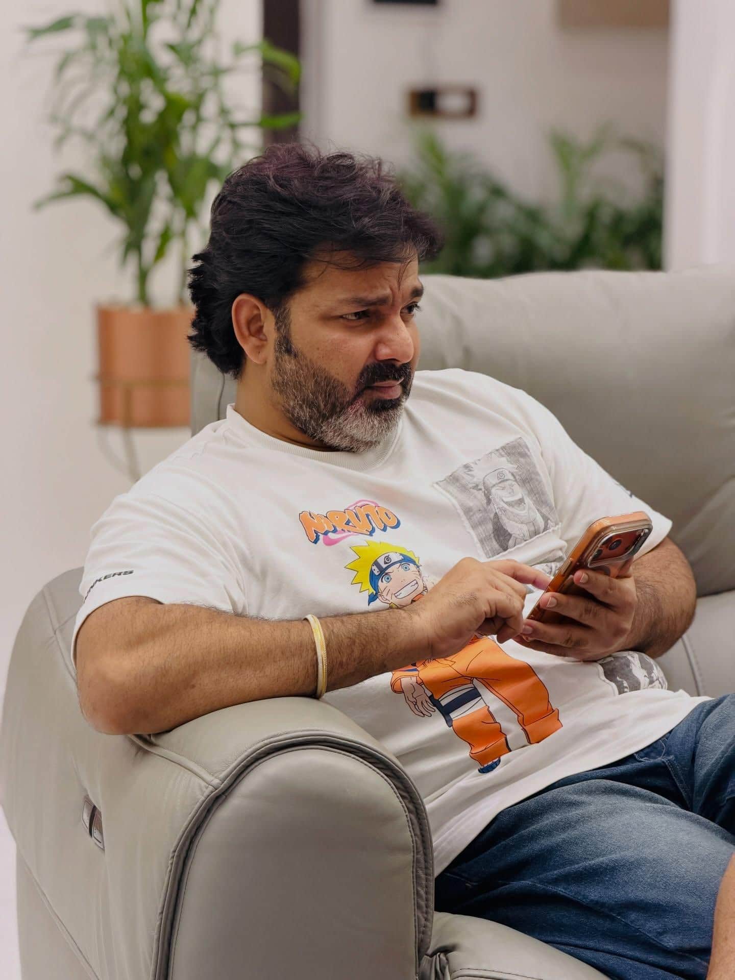 पवन सिंह Vs खेसारी लाल यादव: भोजपुरी का सबसे महंगा सिंगर कौन है? किसके पास हैं महंगी गाड़ी, कौन कितना अमीर?