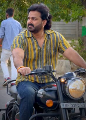 पवन सिंह Vs खेसारी लाल यादव: भोजपुरी का सबसे महंगा सिंगर कौन है? किसके पास हैं महंगी गाड़ी, कौन कितना अमीर?